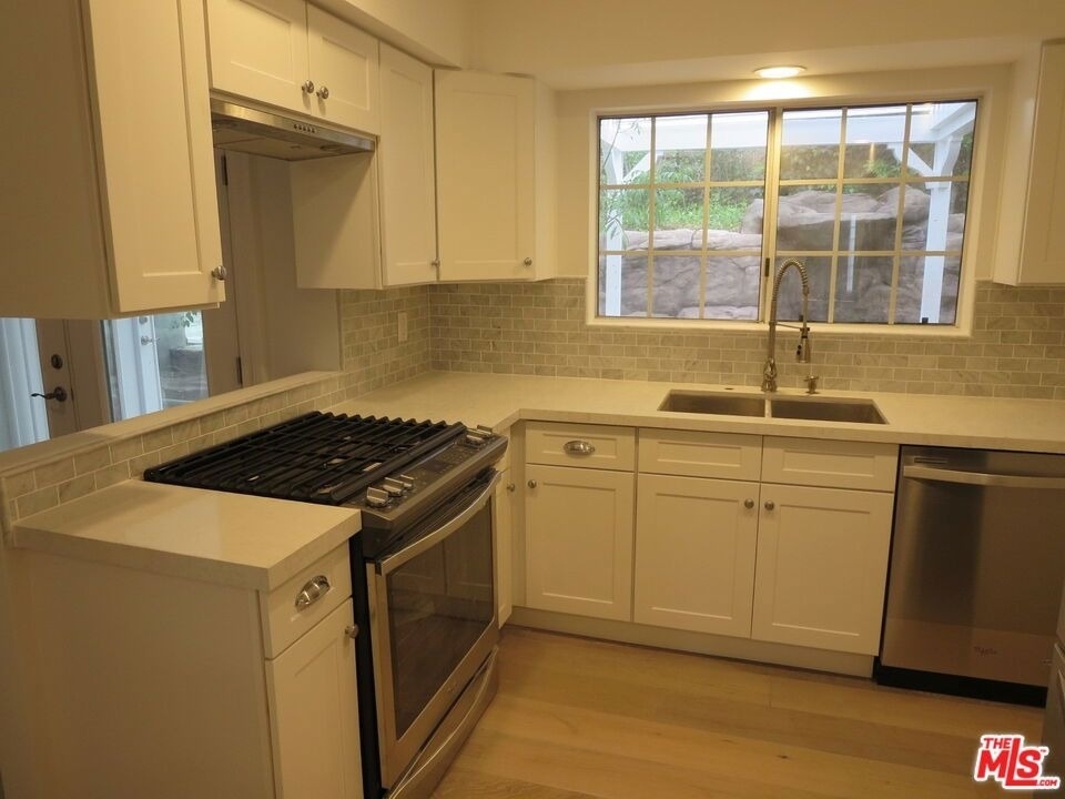 18232 Rosita Street - Photo 6