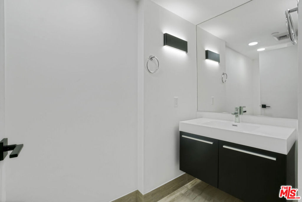 13600 Marina Pointe Drive - Photo 19