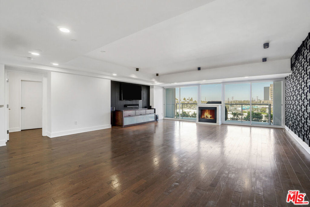 13600 Marina Pointe Drive - Photo 8