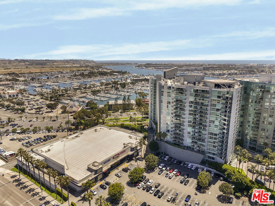 13600 Marina Pointe Drive - Photo 31