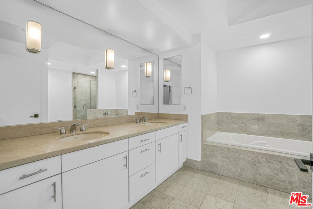 13600 Marina Pointe Drive - Photo 12