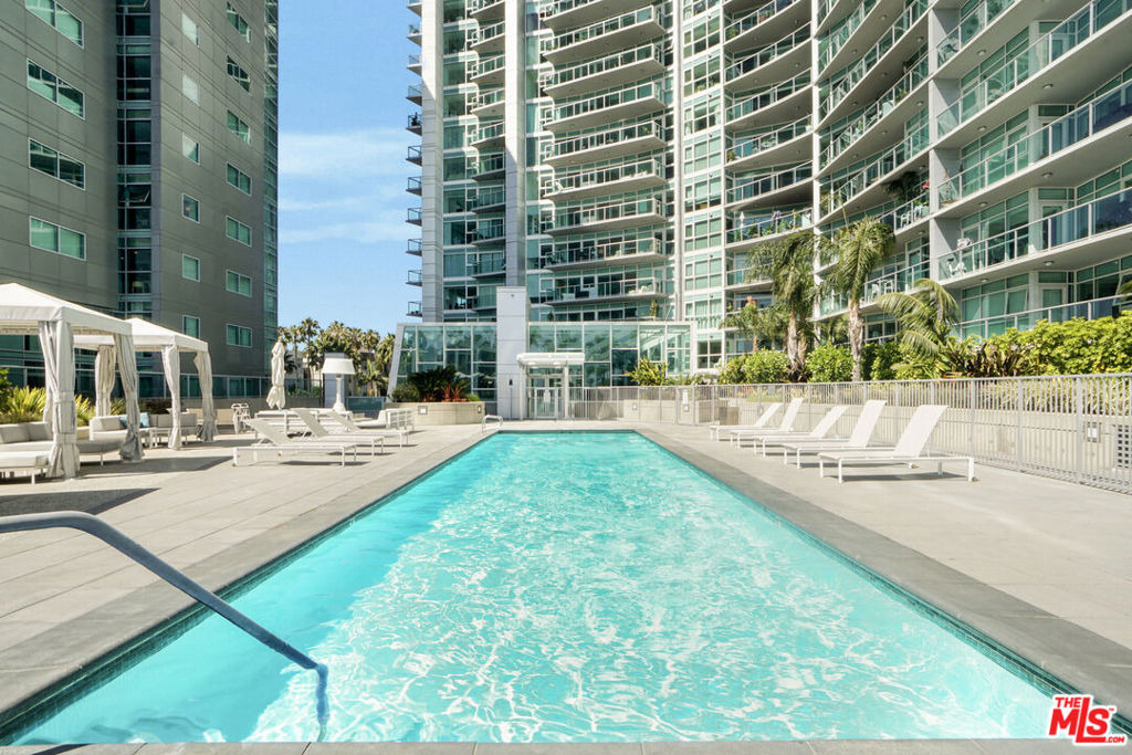 13600 Marina Pointe Drive - Photo 23