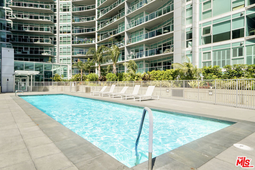 13600 Marina Pointe Drive - Photo 24