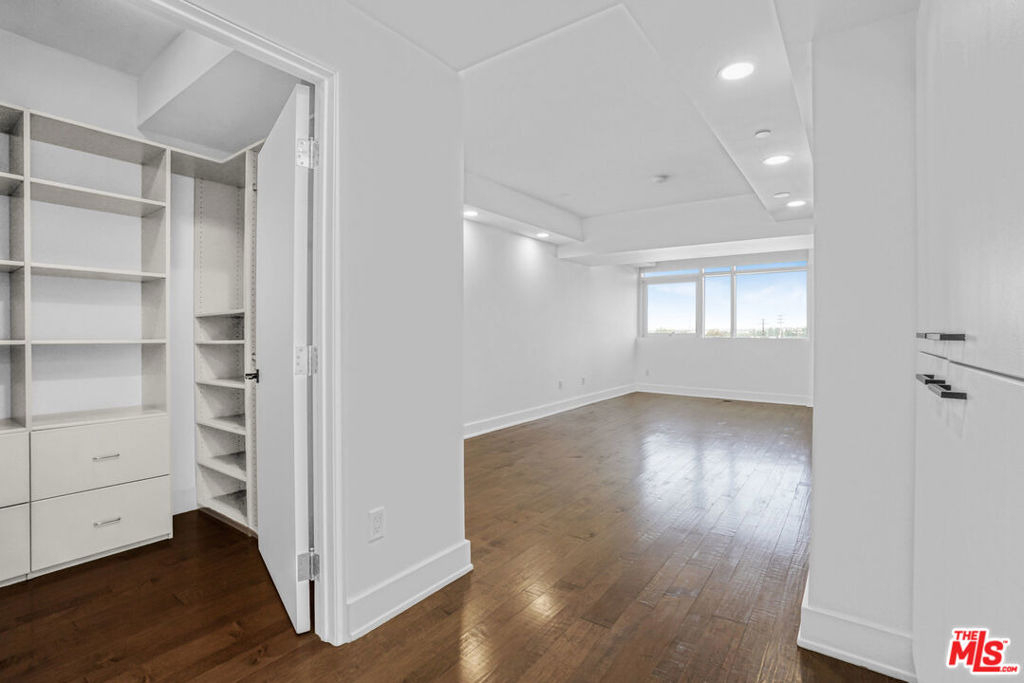 13600 Marina Pointe Drive - Photo 11