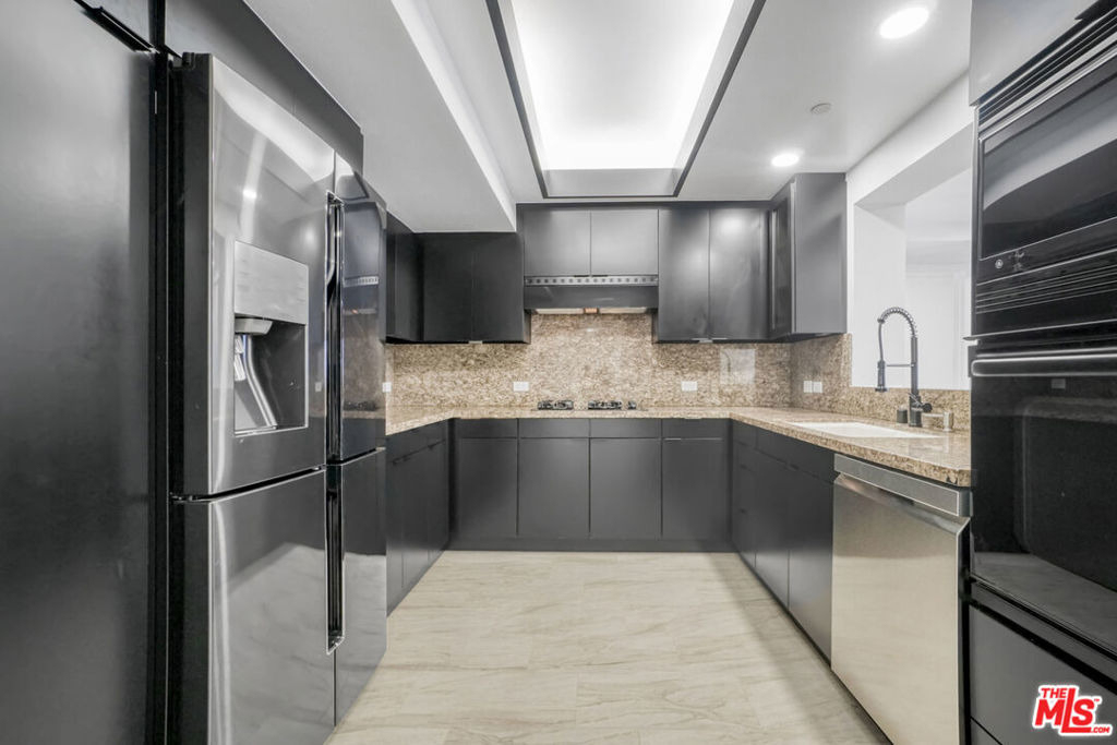 13600 Marina Pointe Drive - Photo 21