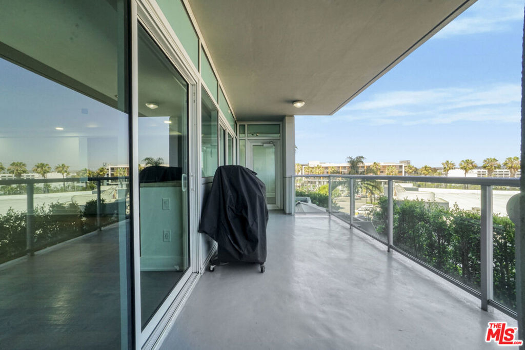 13600 Marina Pointe Drive - Photo 3