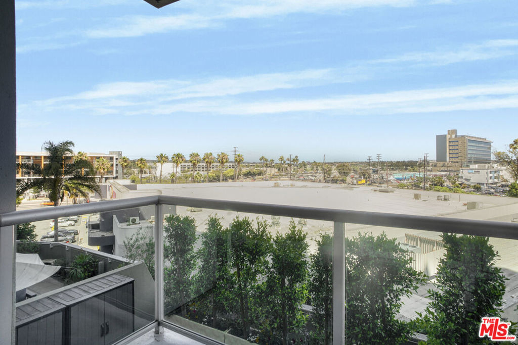 13600 Marina Pointe Drive - Photo 32