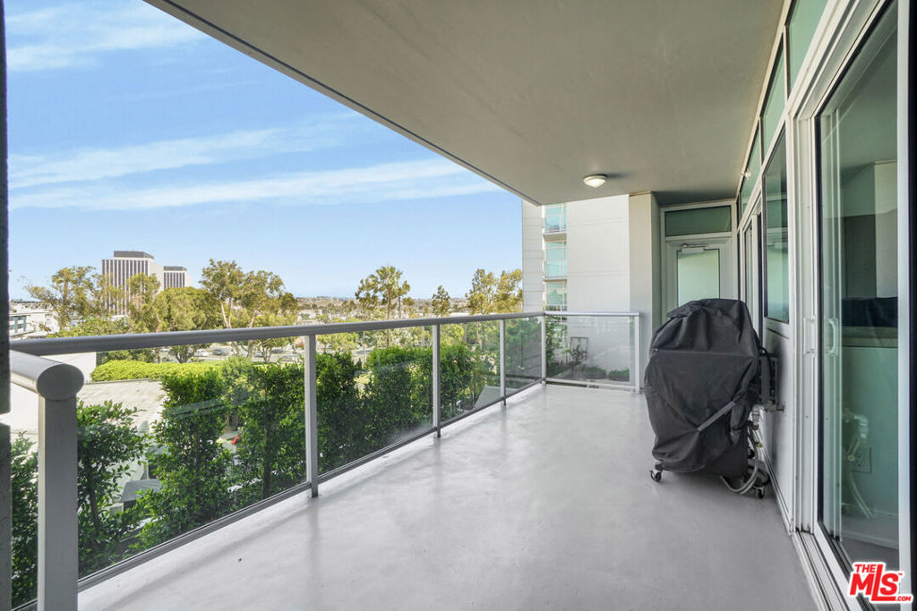 13600 Marina Pointe Drive - Photo 2