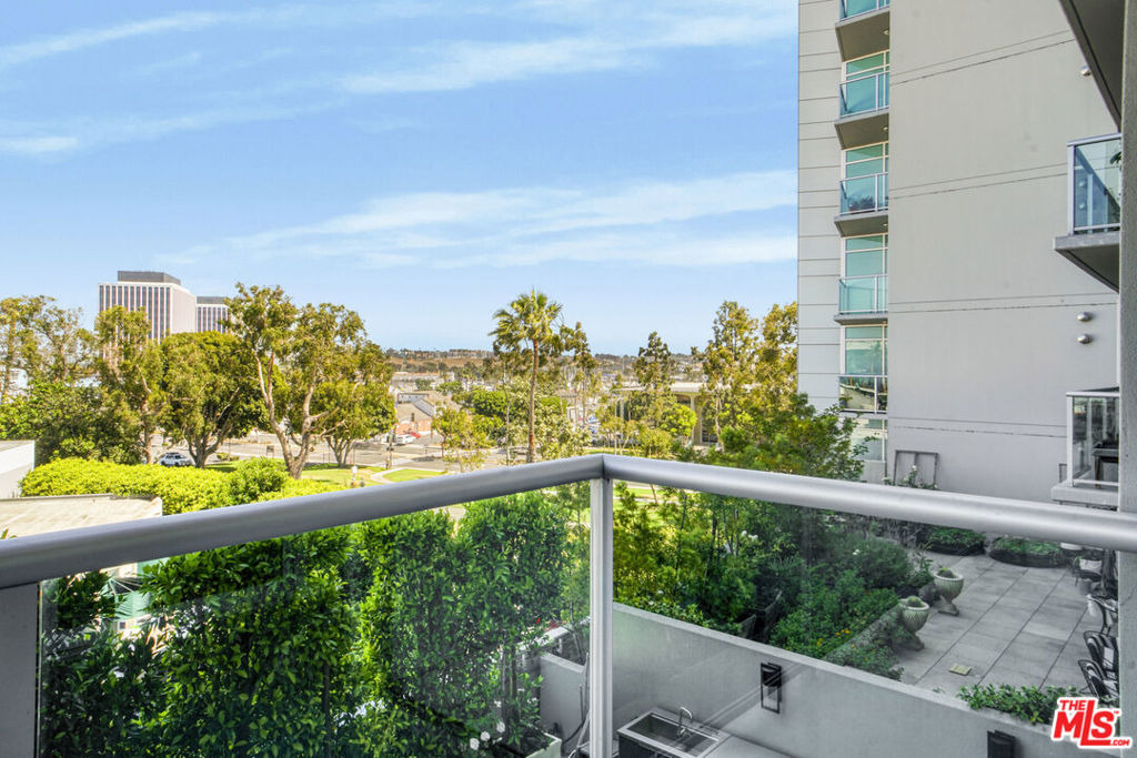 13600 Marina Pointe Drive - Photo 33