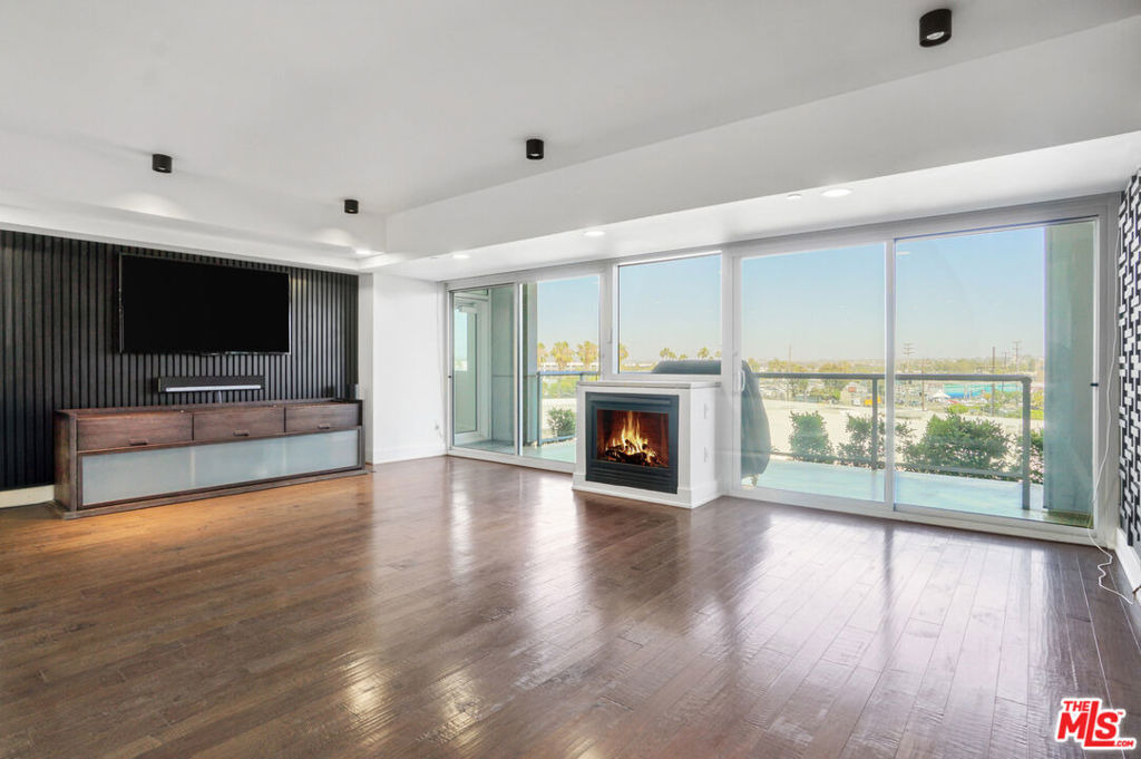 13600 Marina Pointe Drive - Photo 7