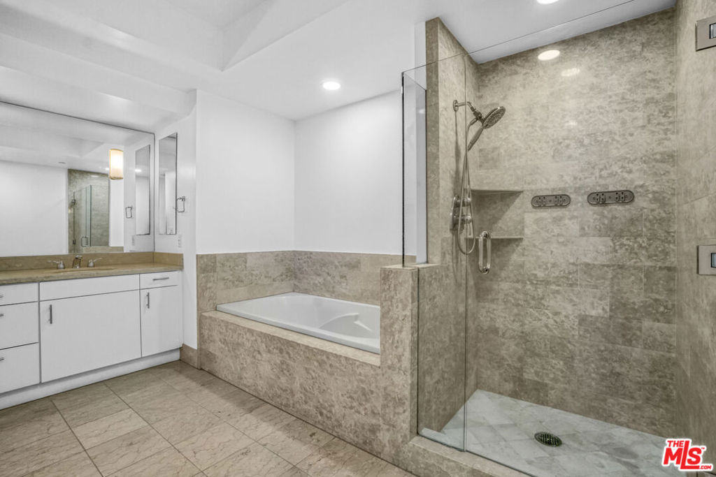 13600 Marina Pointe Drive - Photo 13