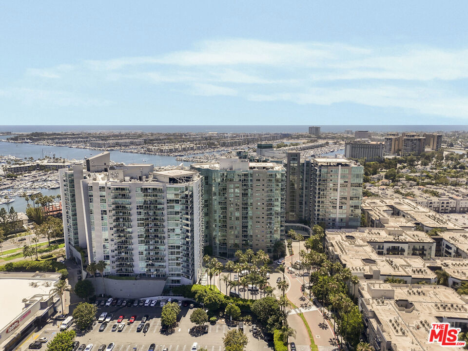 13600 Marina Pointe Drive - Photo 29