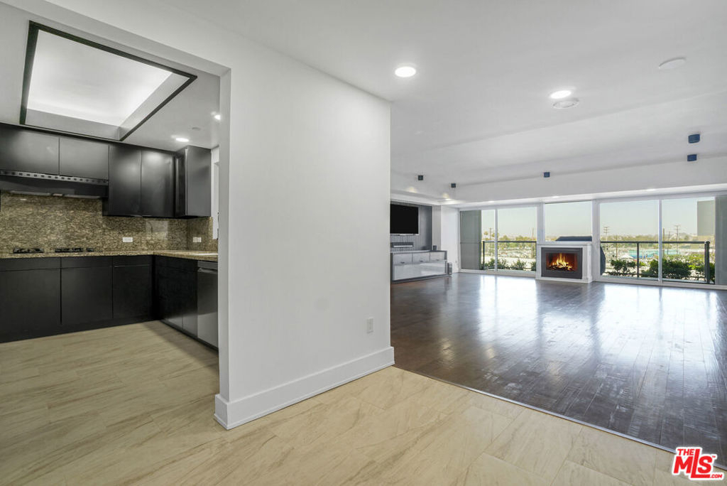 13600 Marina Pointe Drive - Photo 20