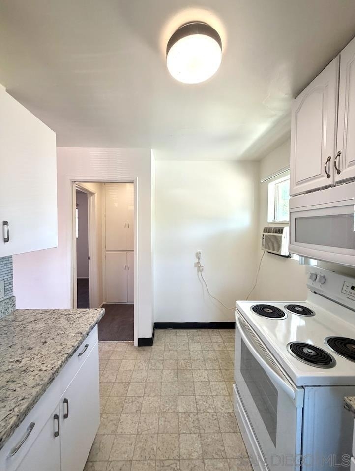 9747 Riverview - Photo 2