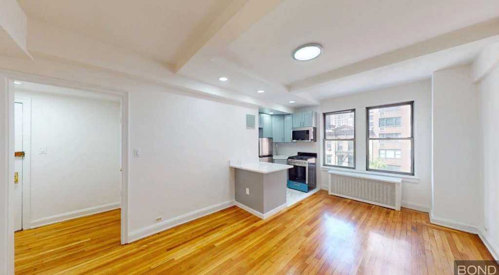 East 38th Street - Photo 0