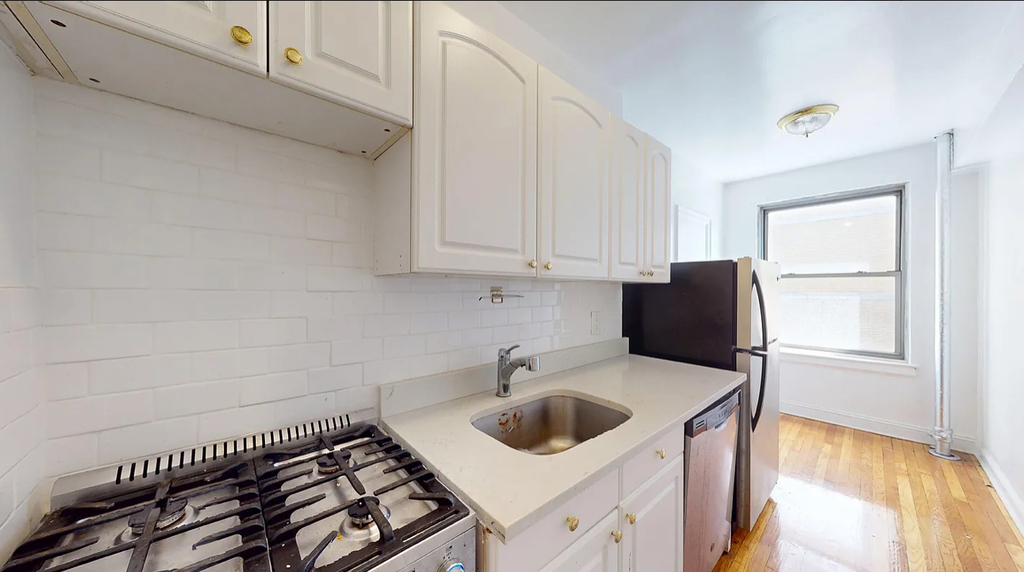 East 38th Street - Photo 4