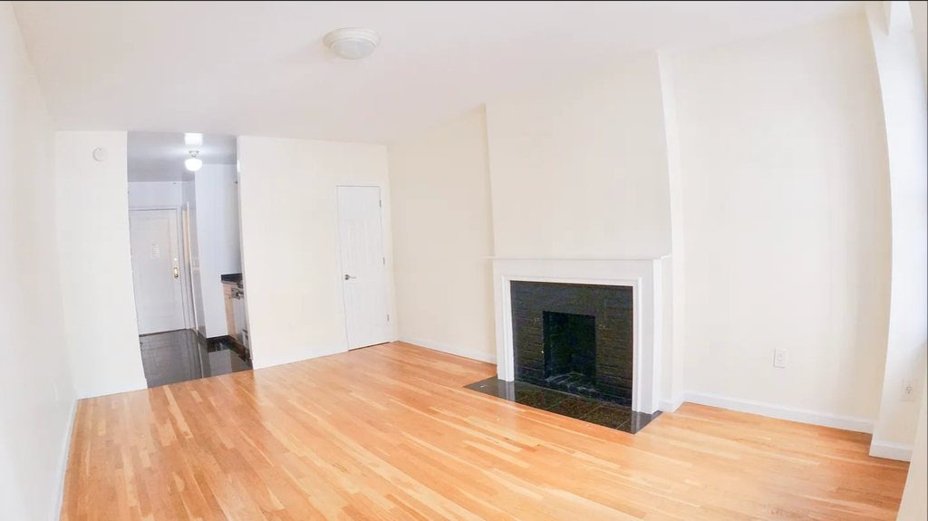 East 84th st - Photo 1
