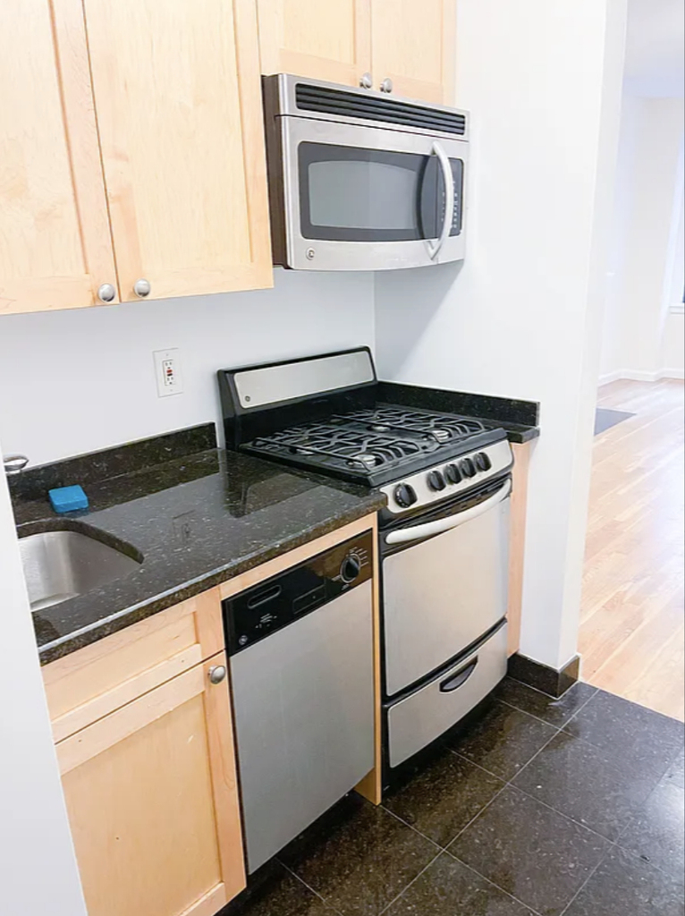 East 84th st - Photo 2