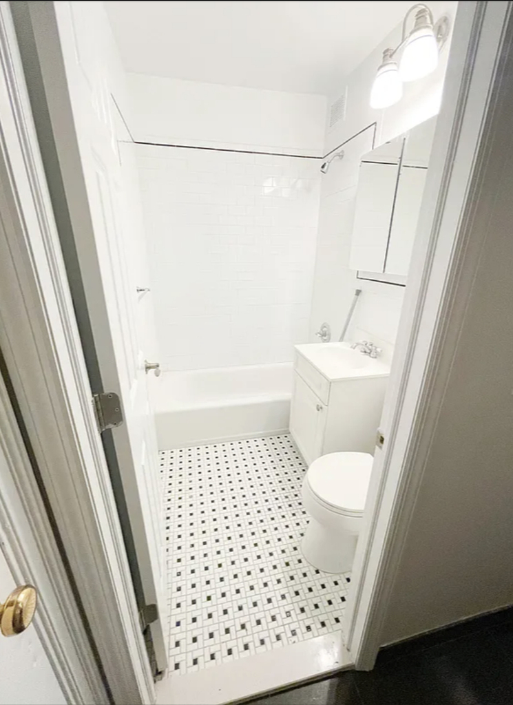 East 84th st - Photo 3