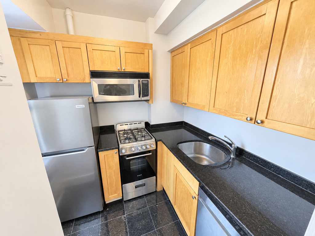 95 Christopher Street - Photo 4