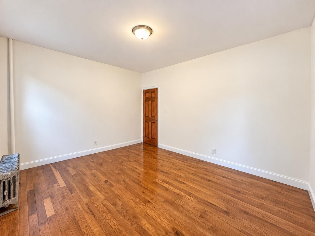 30 Dongan Place - Photo 6