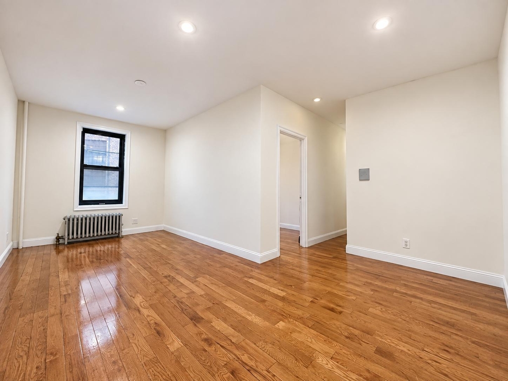 30 Dongan Place - Photo 2
