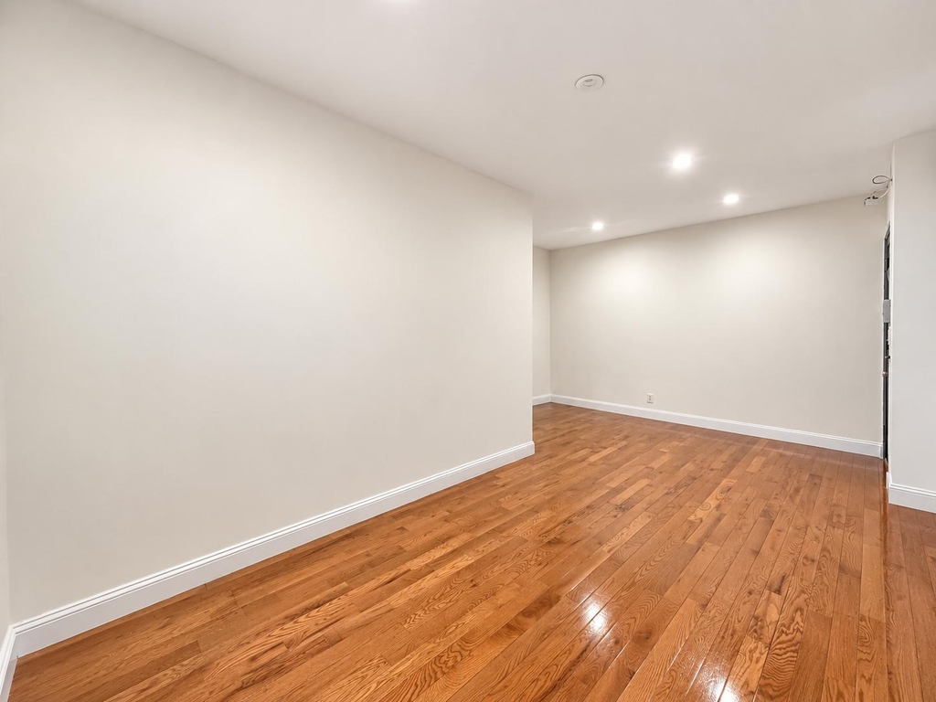 30 Dongan Place - Photo 1