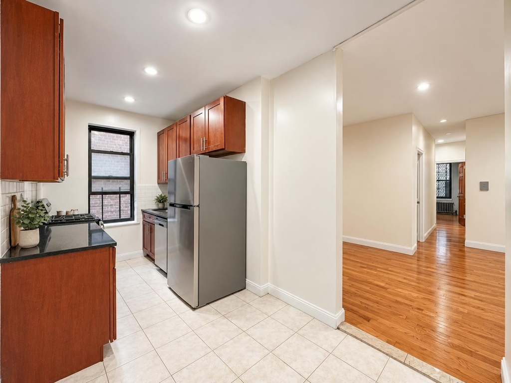30 Dongan Place - Photo 3