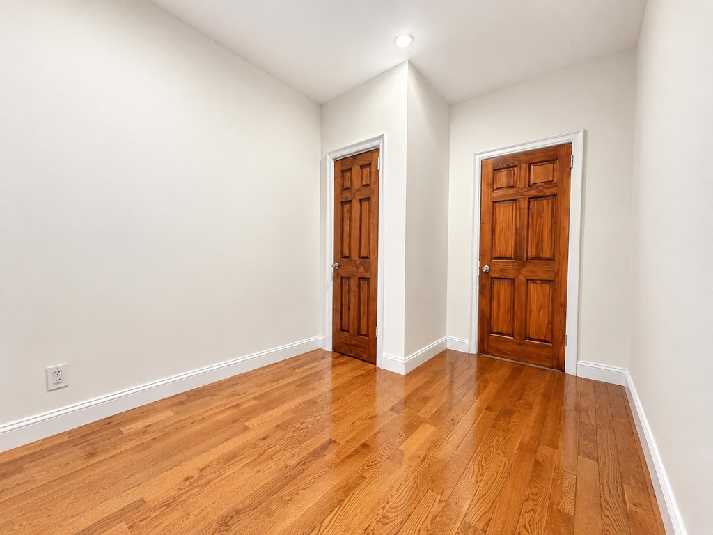 30 Dongan Place - Photo 9