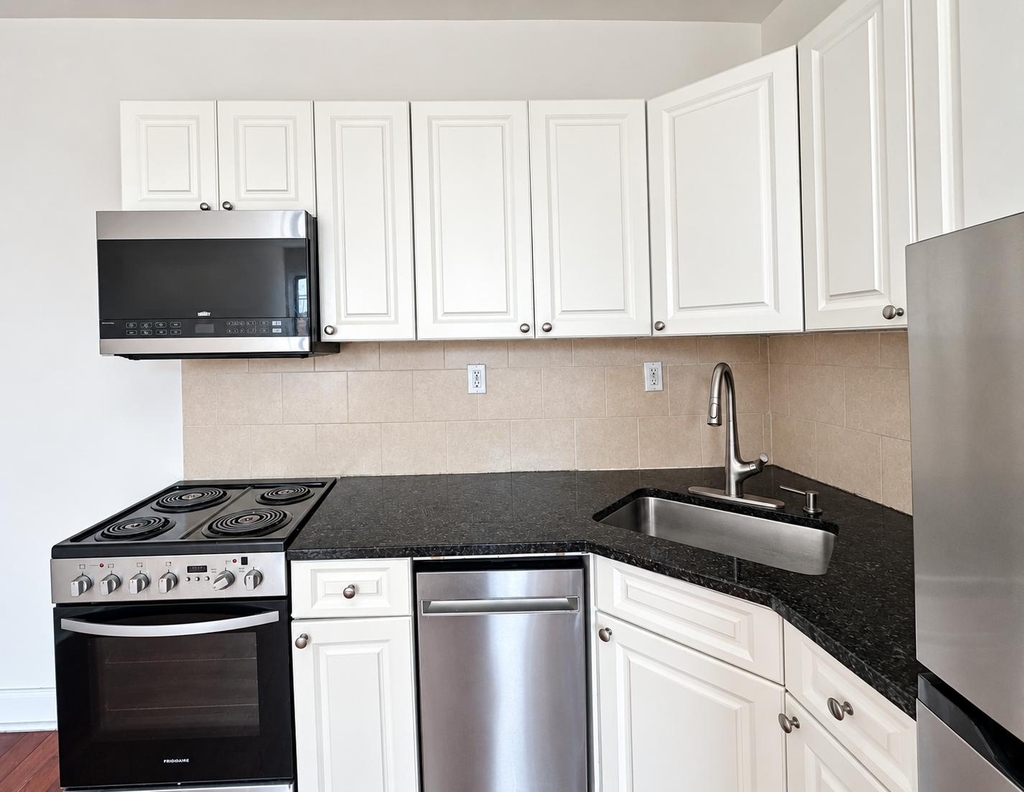 20 Magaw Place - Photo 3