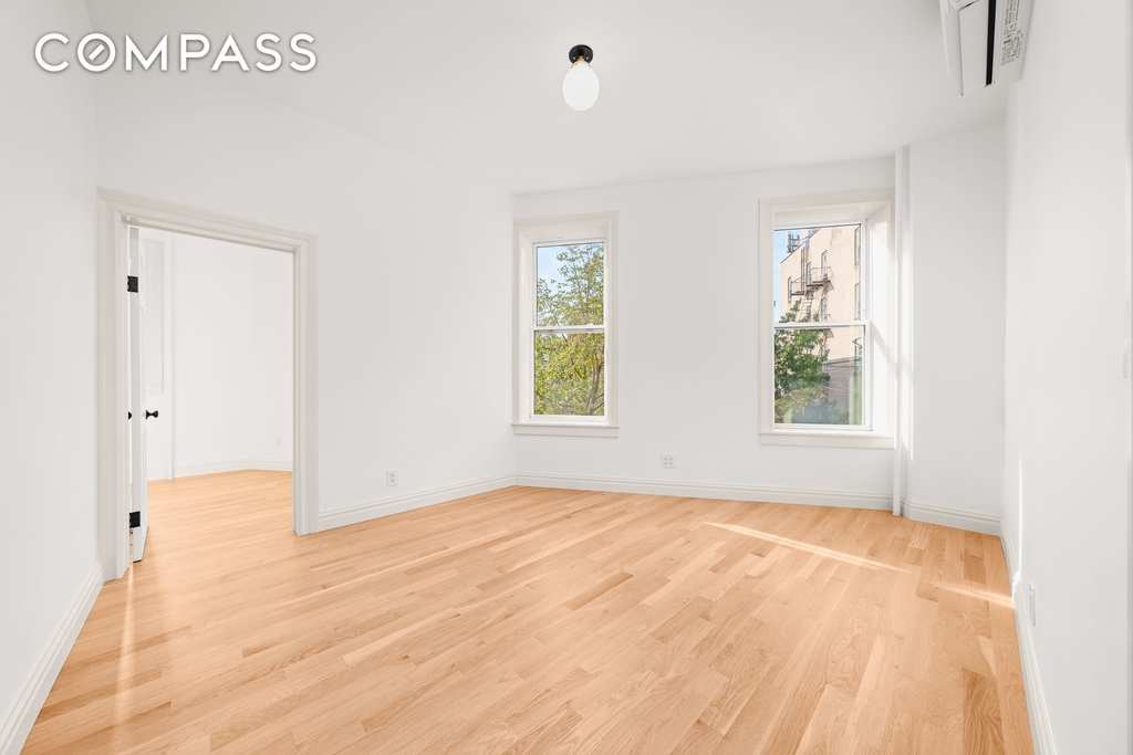 Forest Avenue - Photo 3