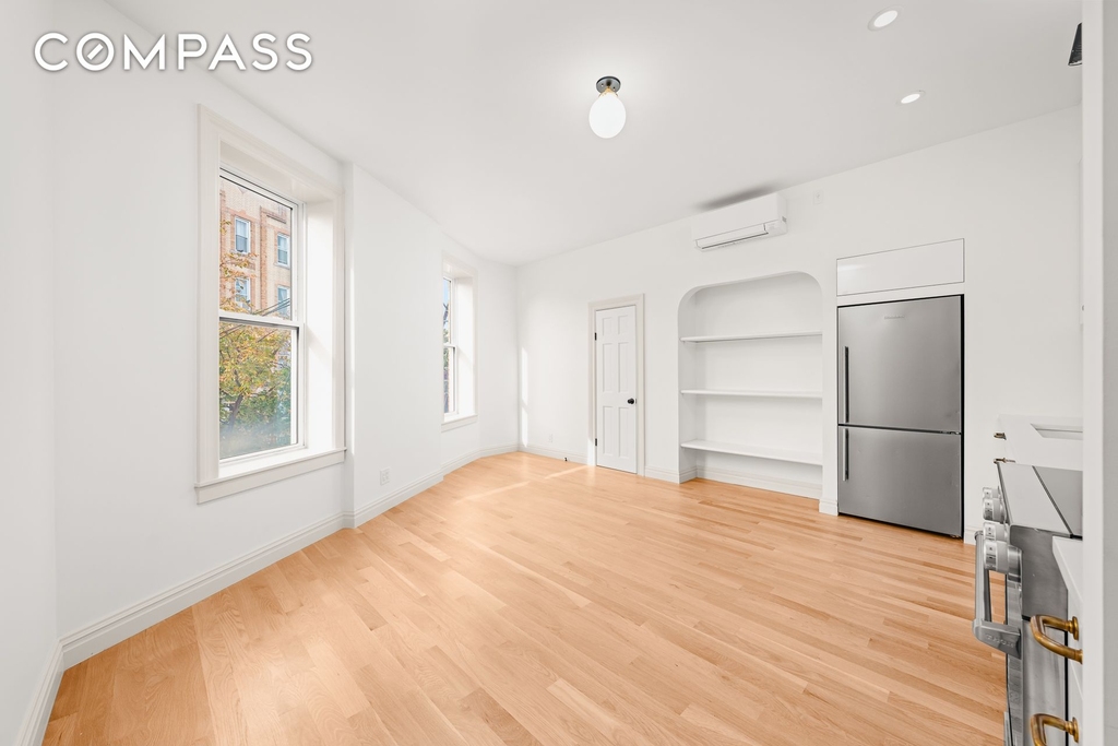 Forest Avenue - Photo 2