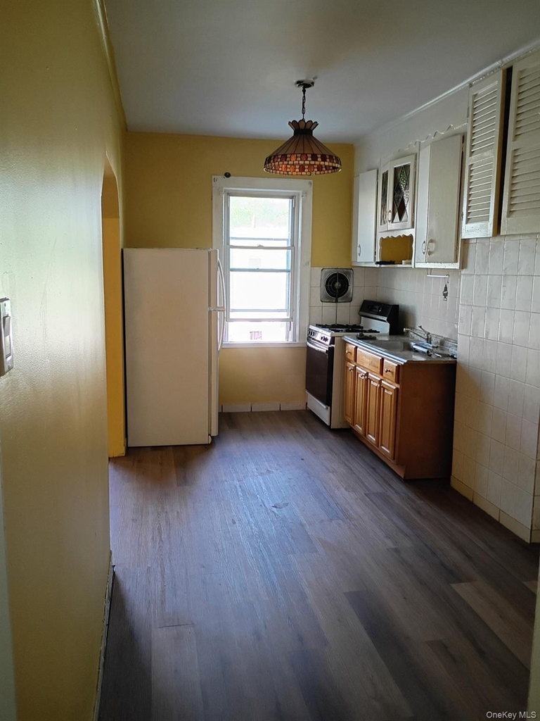 9515 93rd Street - Photo 4