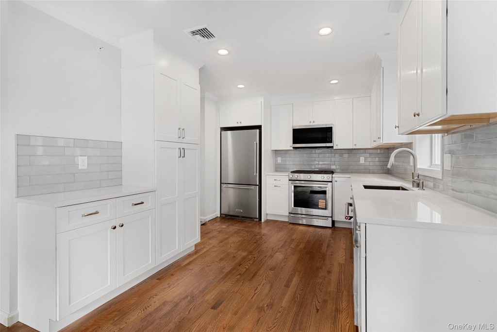 91-93 Henry Avenue - Photo 1
