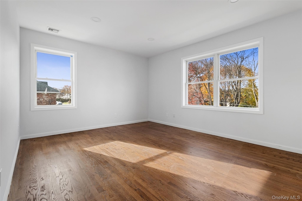 91-93 Henry Avenue - Photo 4