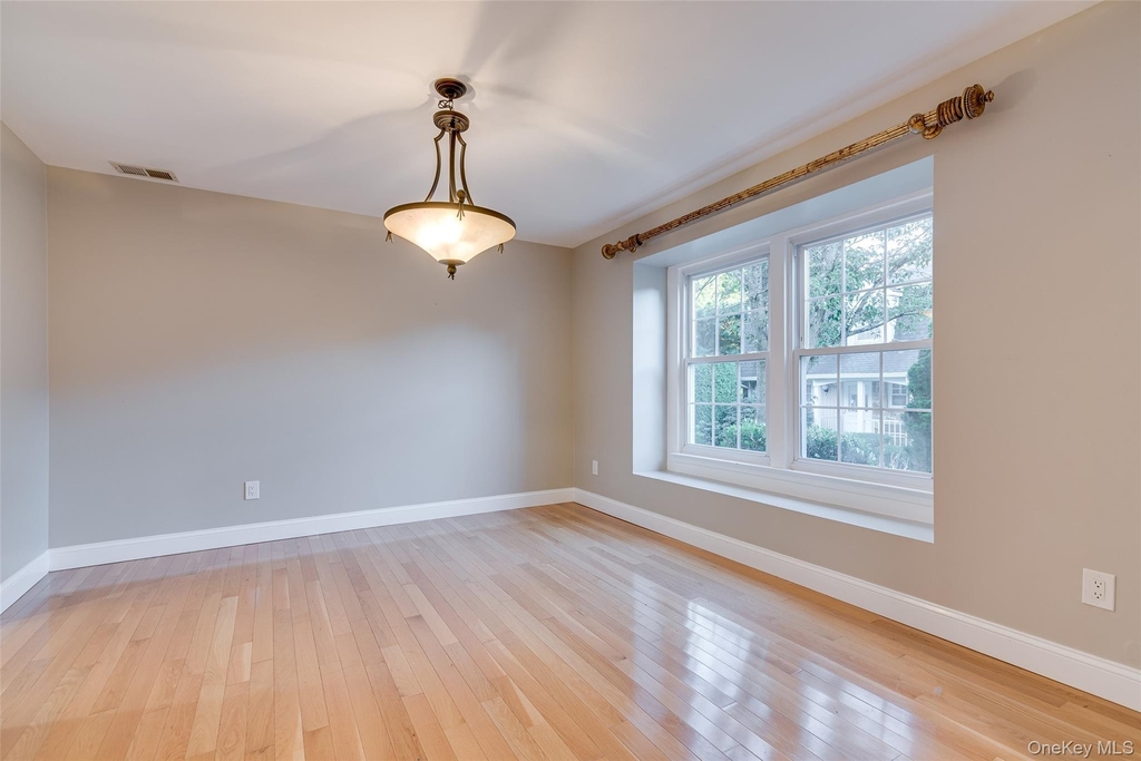 102 Glen Way - Photo 3
