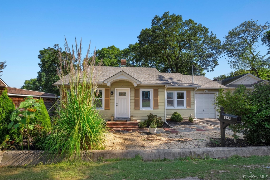 171 Taft Crescent - Photo 2