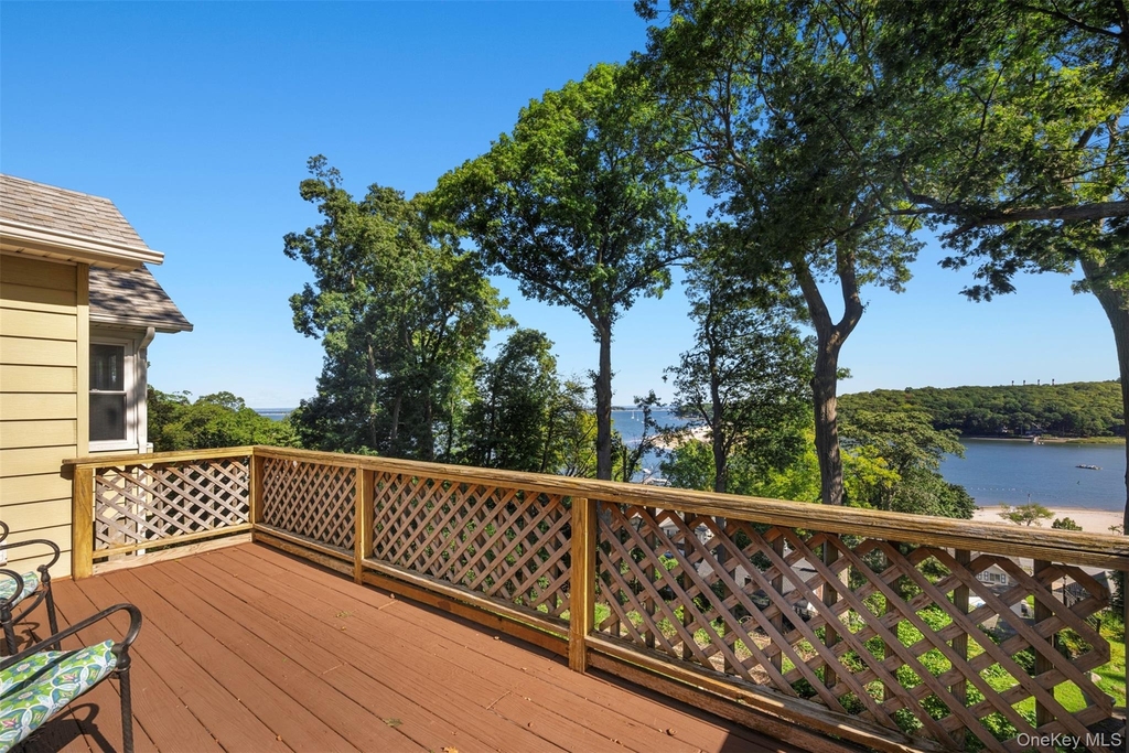 171 Taft Crescent - Photo 0