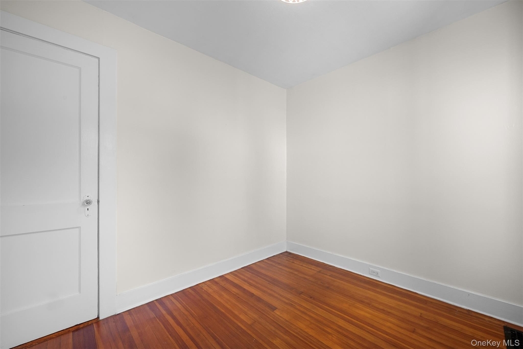 171 Taft Crescent - Photo 12