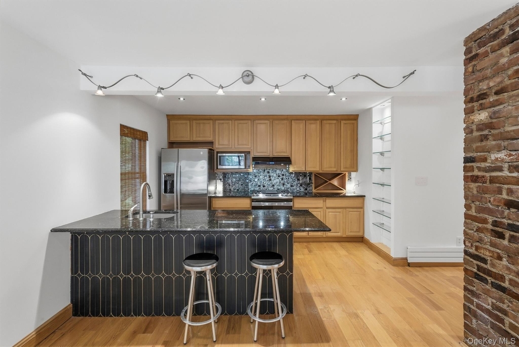 172 Grand Street - Photo 8