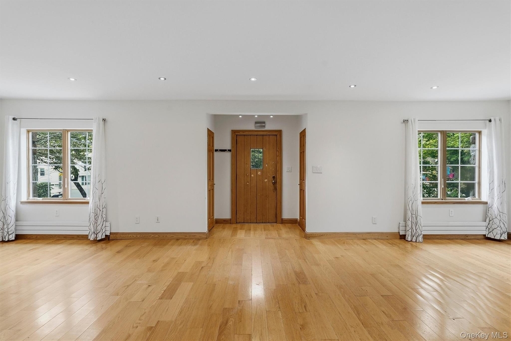 172 Grand Street - Photo 2