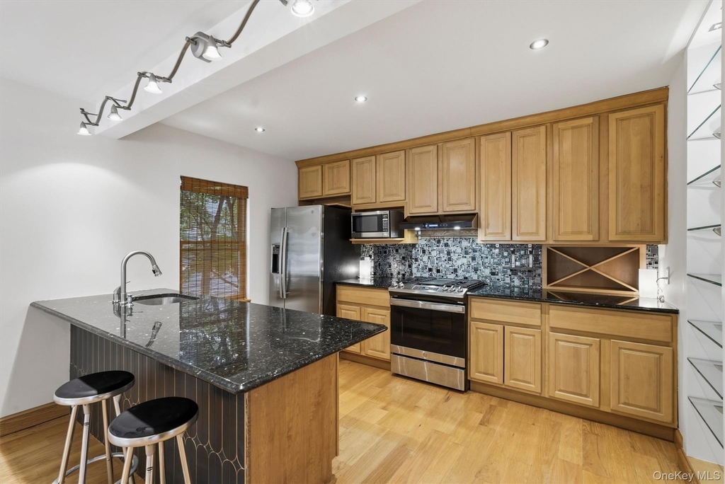 172 Grand Street - Photo 9