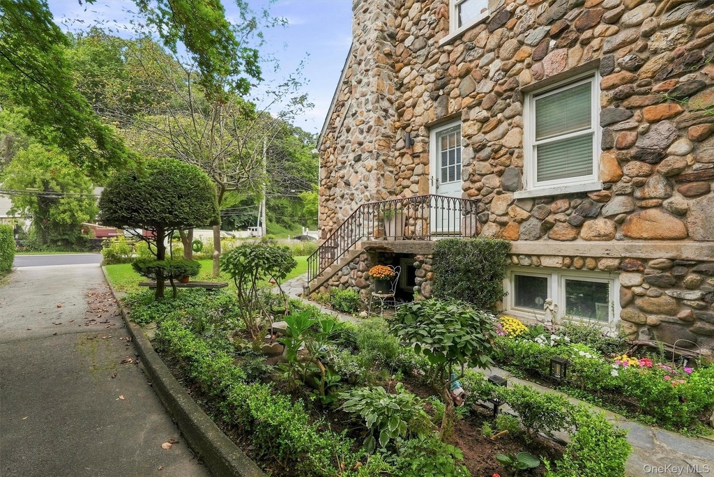172 Grand Street - Photo 23