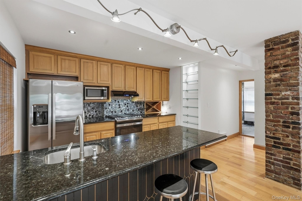 172 Grand Street - Photo 7