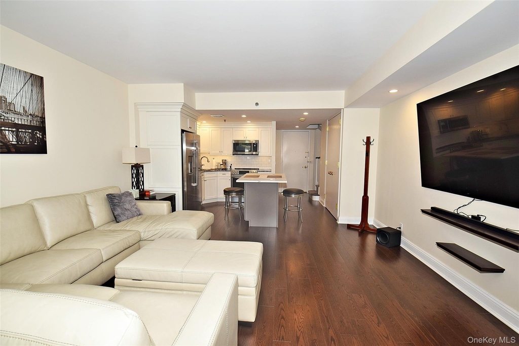 111 Cherry Valley Avenue - Photo 5