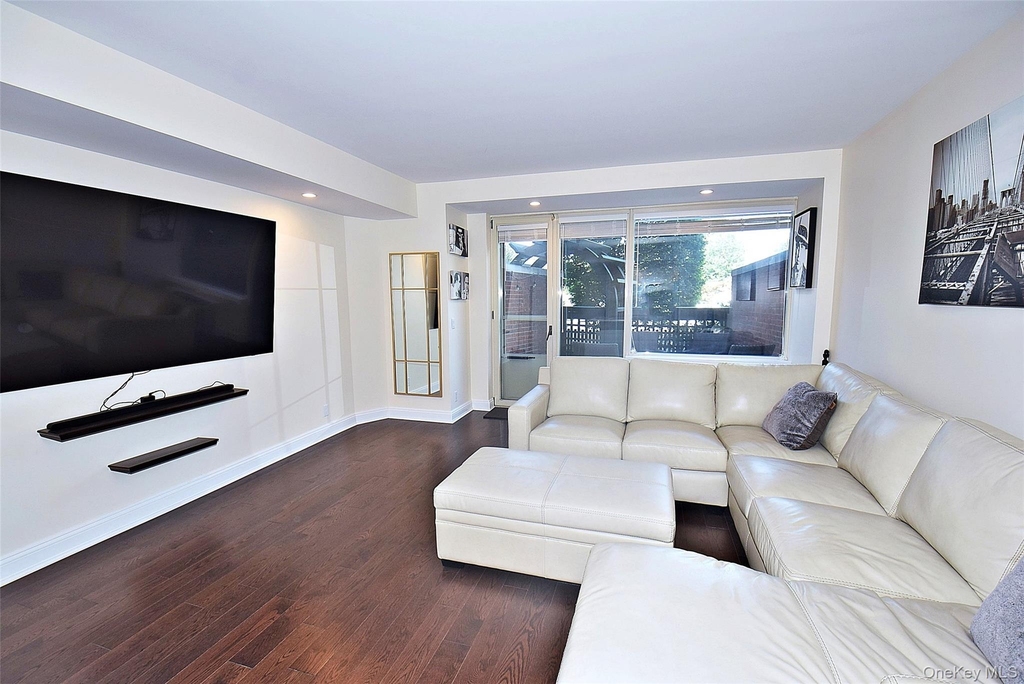 111 Cherry Valley Avenue - Photo 4