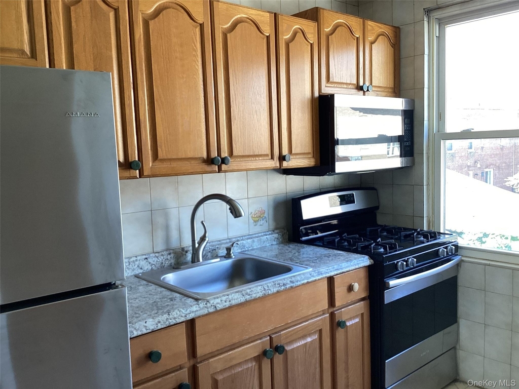6124 169th Street - Photo 2