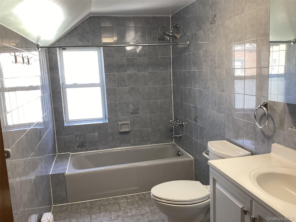 6124 169th Street - Photo 5
