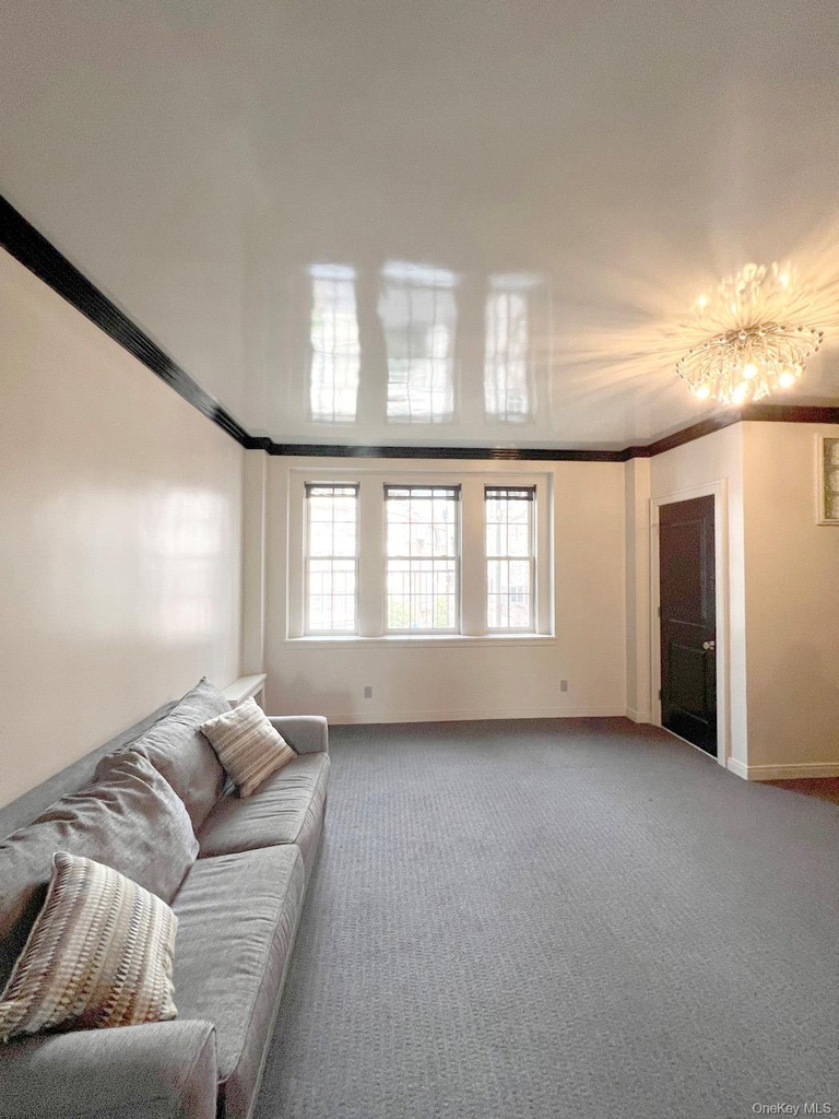 26 East Parkway - Photo 0
