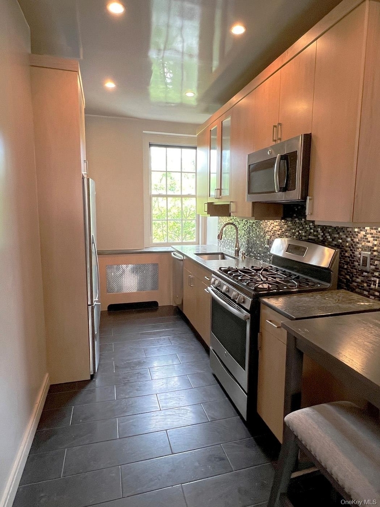 26 East Parkway - Photo 3